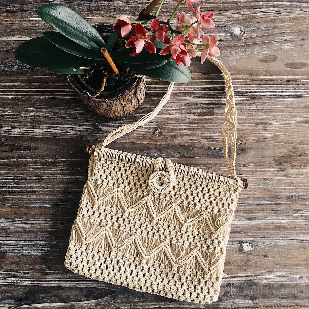 Vintage macrame purse, made in Columbia.